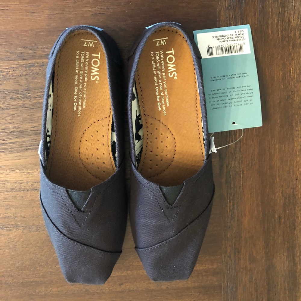 Black canvas Toms